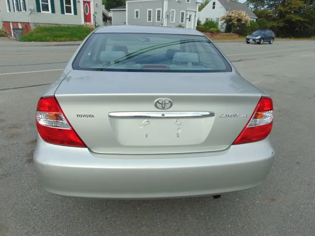 2004 Toyota Camry LE - Photo 14