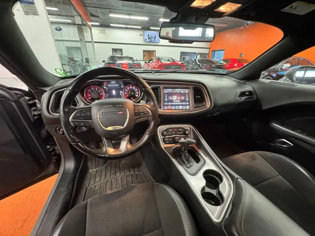 2019 Dodge Challenger photo 8