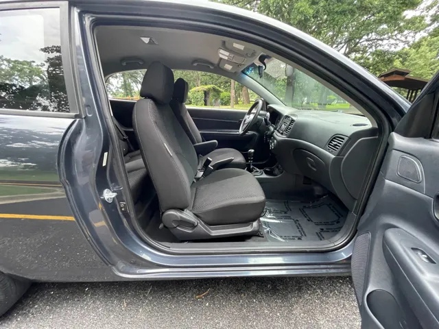 2011 Hyundai Accent GL - Photo 20