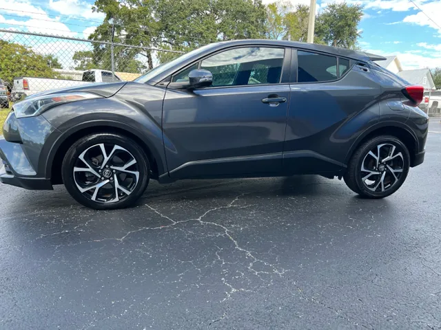 2018 Toyota C-HR XLE Premium's photo