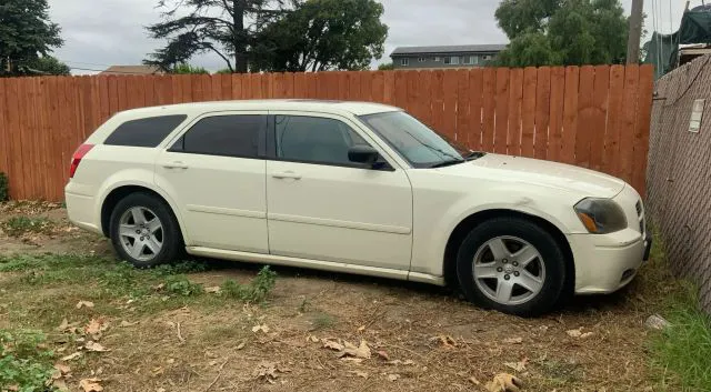 2005 Dodge Magnum's photo