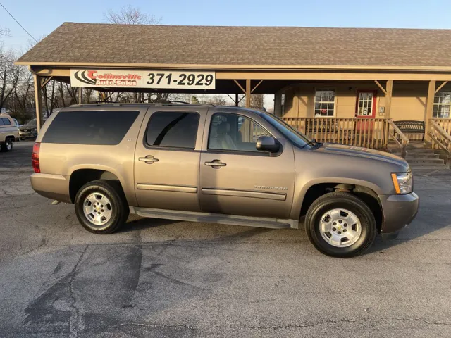 2013 Chevrolet Suburban LT's photo