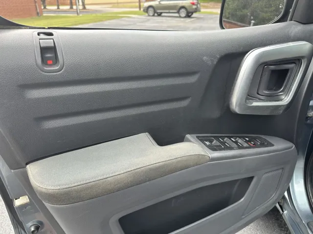 2006 Honda Ridgeline RT photo 7
