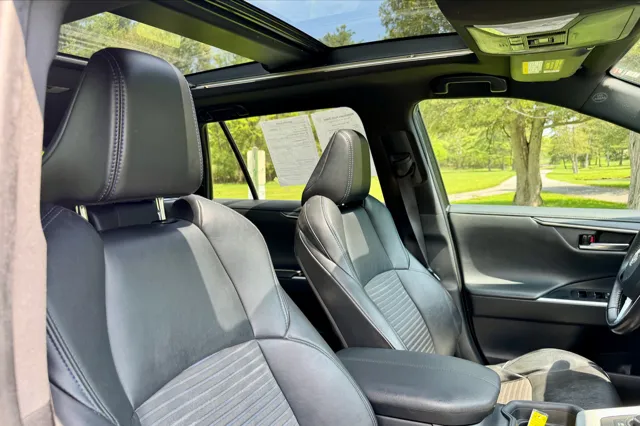 2021 Toyota RAV4 XSE - Photo 31