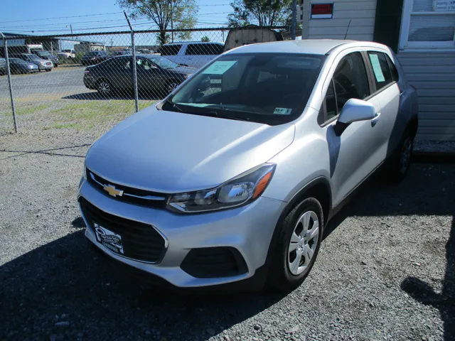 2017 Chevrolet Trax LS's photo