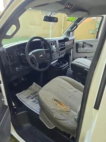 2016 Chevrolet Express Passenger LS - Photo 9