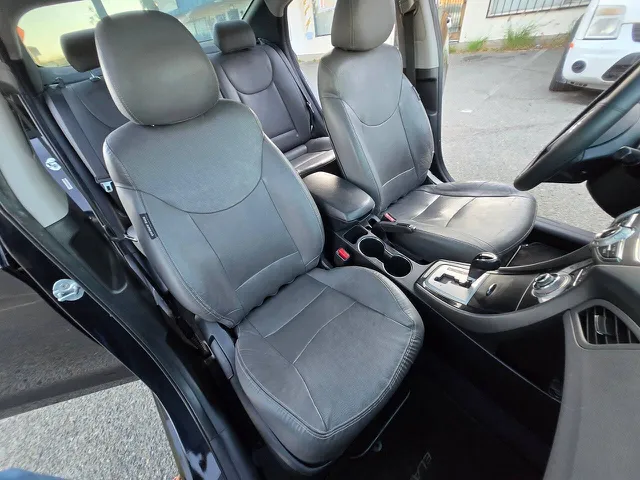 2012 Hyundai Elantra Limited - Photo 34