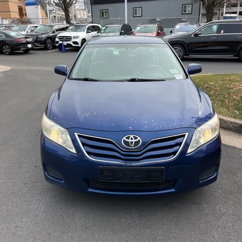2010 Toyota Camry LE's photo