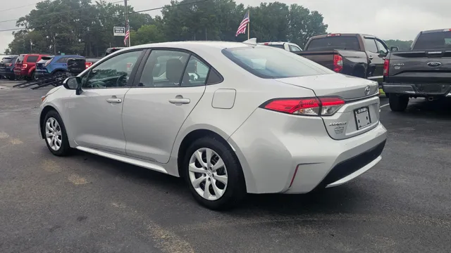2022 Toyota Corolla LE - Photo 7