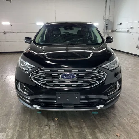 2019 Ford Edge Titanium's photo