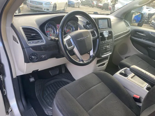 2012 Chrysler Town & Country Touring - Photo 14