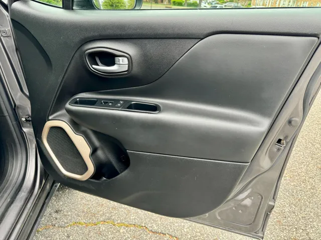2017 Jeep Renegade Limited - Photo 30