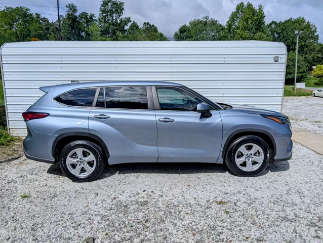 2023 Toyota Highlander LE Sport photo 2