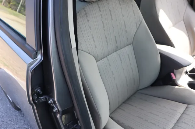 2010 Ford Focus SE - Photo 29