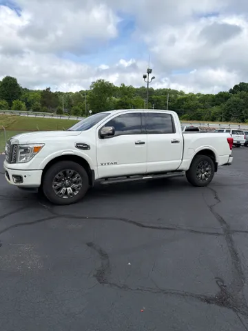 2017 Nissan Titan Platinum Reserve 4X4 Crew Cab's photo