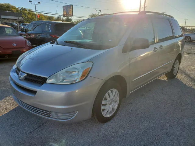 2004 Toyota Sienna LE CE photo 2