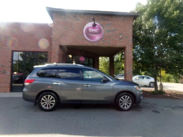 2015 Nissan Pathfinder SV FWD photo