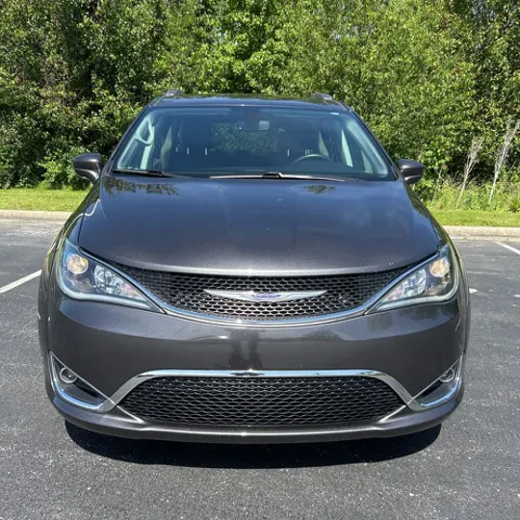 2020 Chrysler Pacifica Touring L's photo