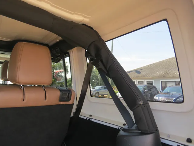 2014 Jeep Wrangler Unlimited Sahara photo 14