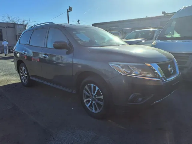 2013 Nissan Pathfinder's photo