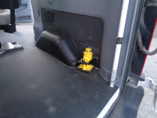 2019 Ford Transit Passenger Van XLT - Photo 32