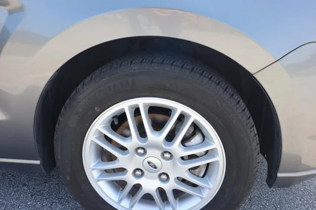 2010 Ford Focus SE - Photo 49