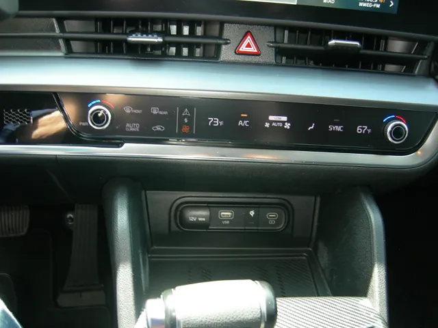 2023 Kia Sportage EX - Photo 12