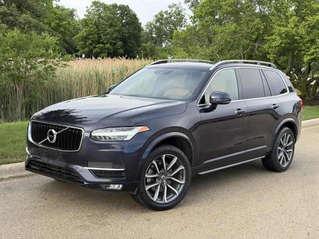 2017 Volvo XC90 T6 AWD Momentum's photo