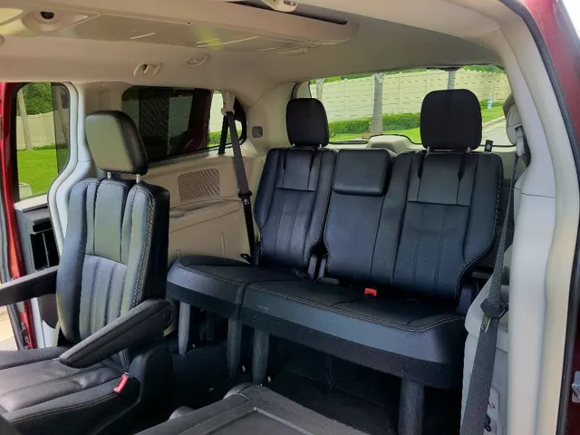 2015 Chrysler Town & Country Touring - Photo 18