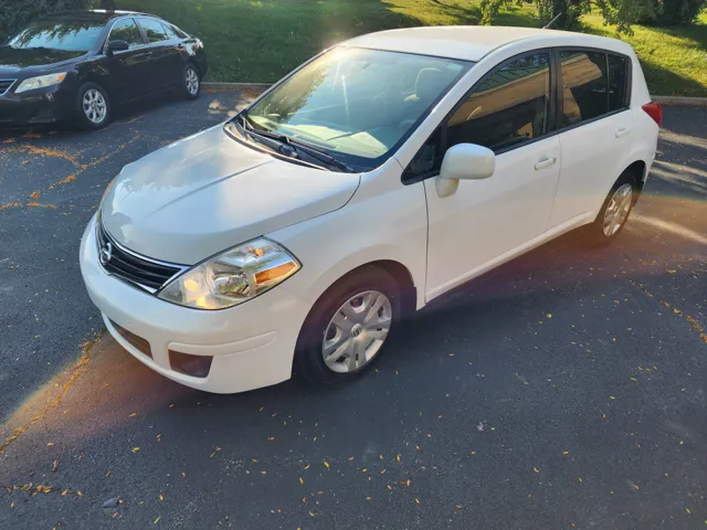 2010 Nissan Versa S photo 12