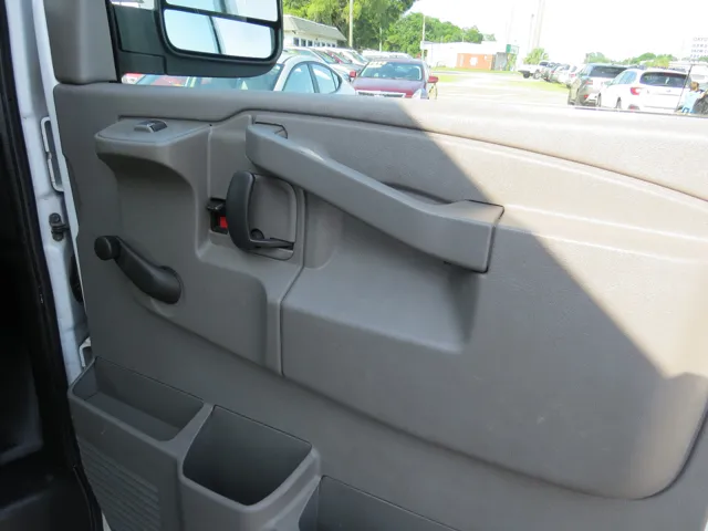 2018 Chevrolet Express 2500 photo 12