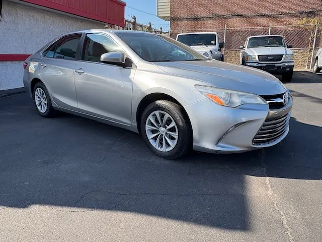 2017 Toyota Camry LE's photo