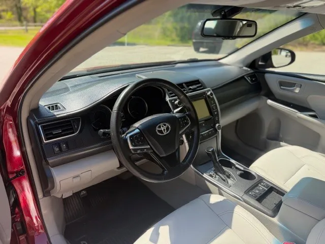 2016 Toyota Camry XLE Hybrid - Photo 19