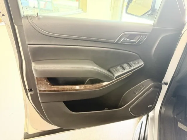 2019 Chevrolet Suburban LT - Photo 13