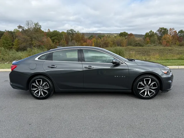 2017 Chevrolet Malibu 1LT photo 4