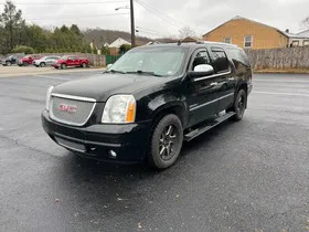 2010 GMC Yukon XL Denali's photo