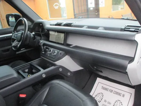 2023 Land Rover Defender SE - Photo 9