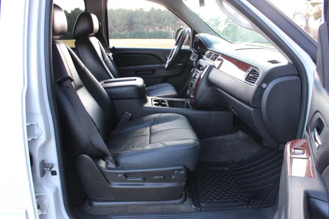 2011 Chevrolet Suburban LT - Photo 20