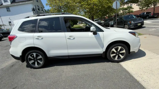 2017 Subaru Forester Premium AWD photo