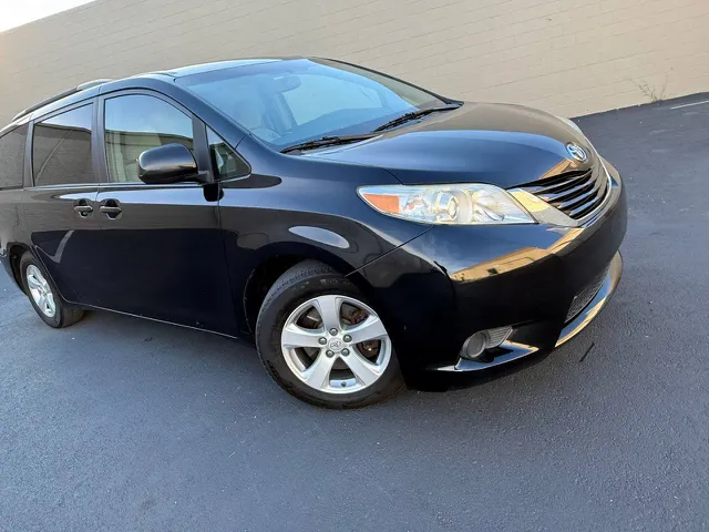 2016 Toyota Sienna LE
