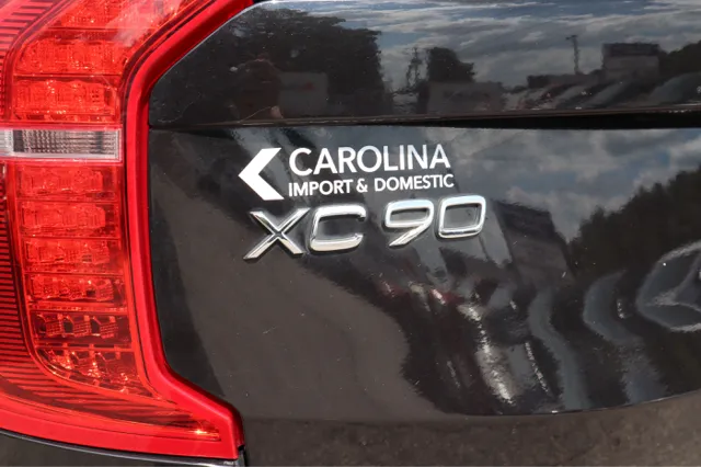 2016 Volvo XC90 T6 Momentum AWD photo 4