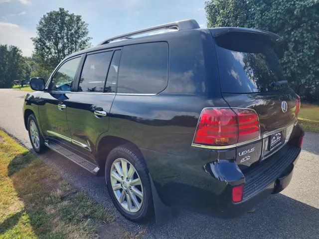 2010 Lexus LX 570 photo 5