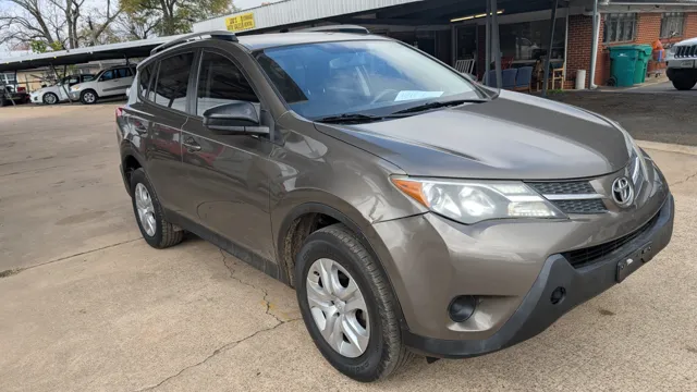 2015 Toyota RAV4 LE's photo