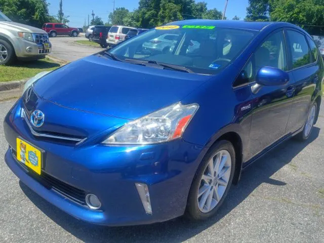 2012 Toyota Prius v Five's photo