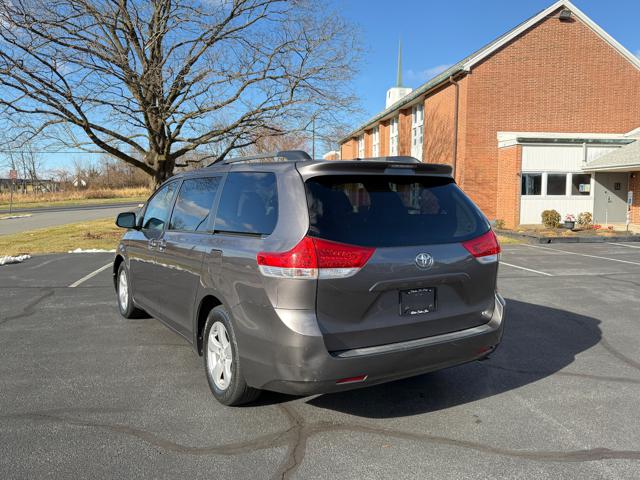 2011 Toyota Sienna LE 8-Pass V6