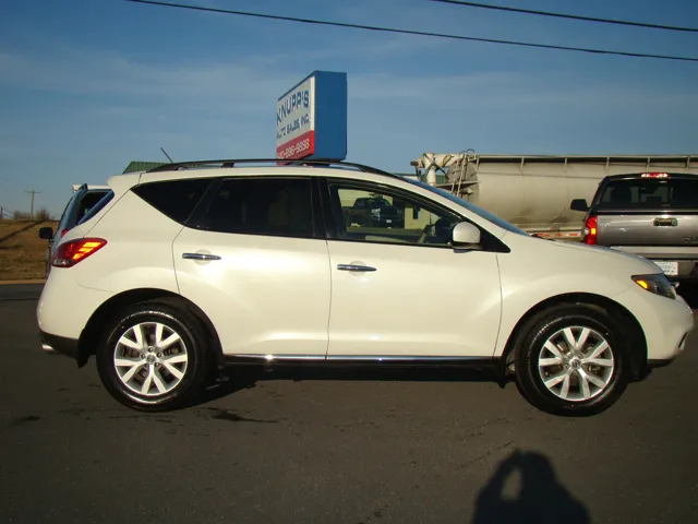 2011 Nissan Murano SL's photo