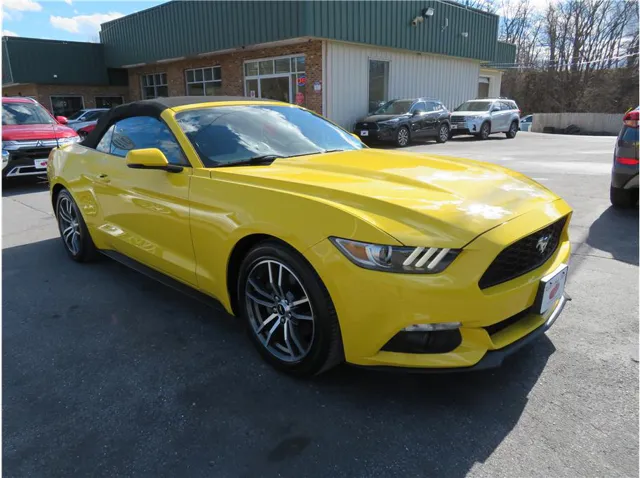 2015 Ford Mustang EcoBoost Premium's photo