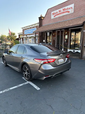 2019 Toyota Camry SE - Photo 6