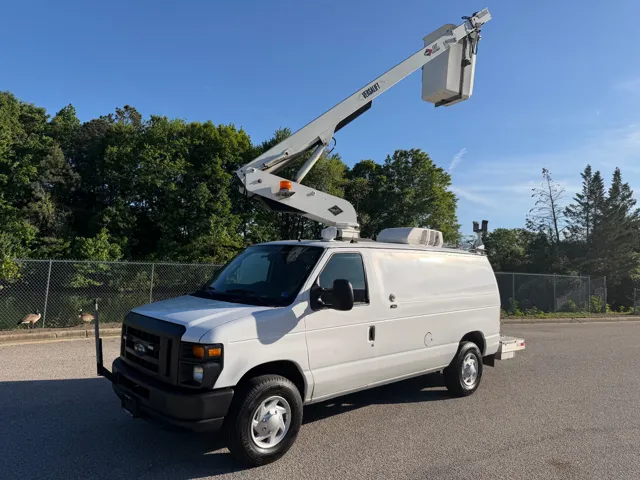2014 Ford E-Series E-350 Super Duty's photo