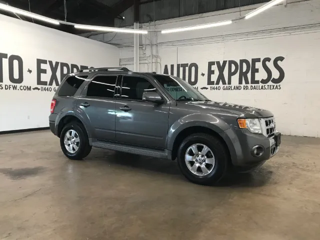 2012 Ford Escape Limited's photo